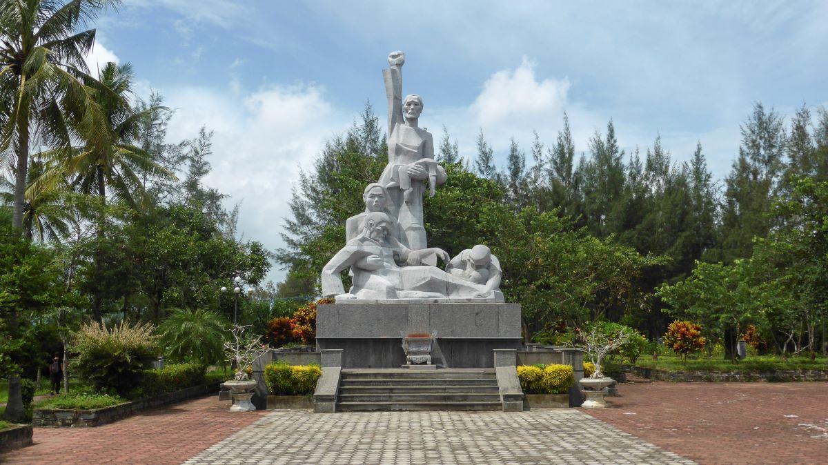 Son My Memorial to remember the victims of the My Lai massacre. (<a href="https://www.flickr.com/people/32051524@N08">JvL</a>/<a href="https://creativecommons.org/licenses/by/2.0/">CC BY 2.0</a>)