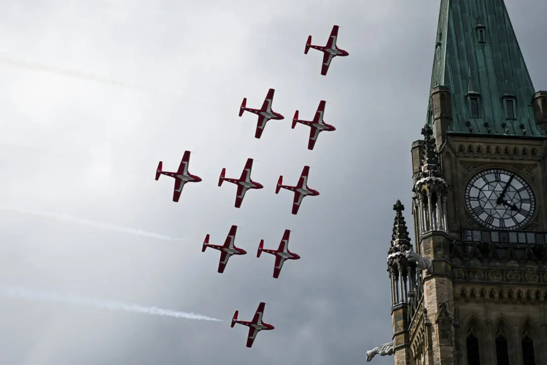 McGuinty Vows Update on Snowbirds This Month, as Tories Warn About Fleet’s Future