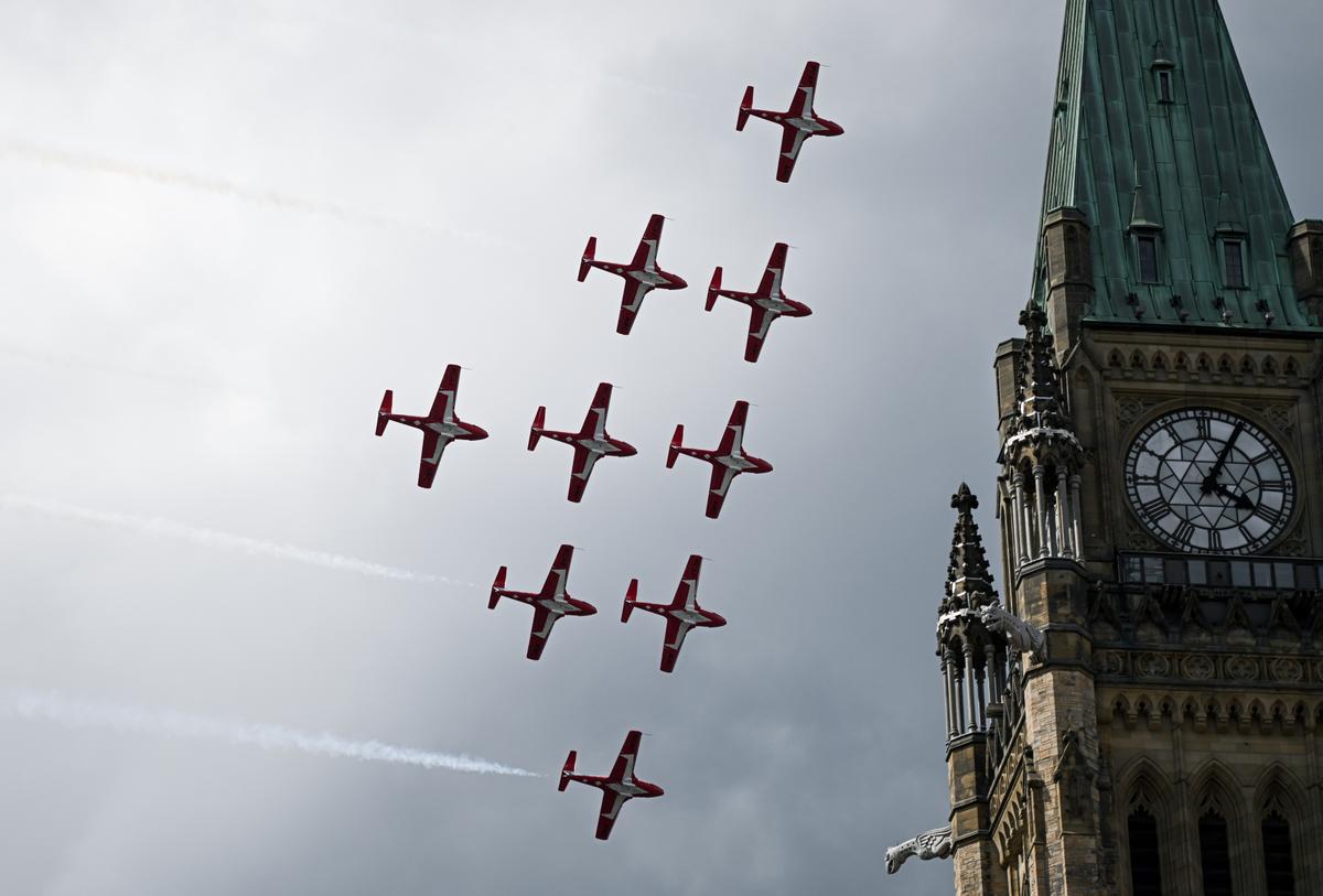 McGuinty Vows Update on Snowbirds This Month, as Tories Warn About Fleet’s Future