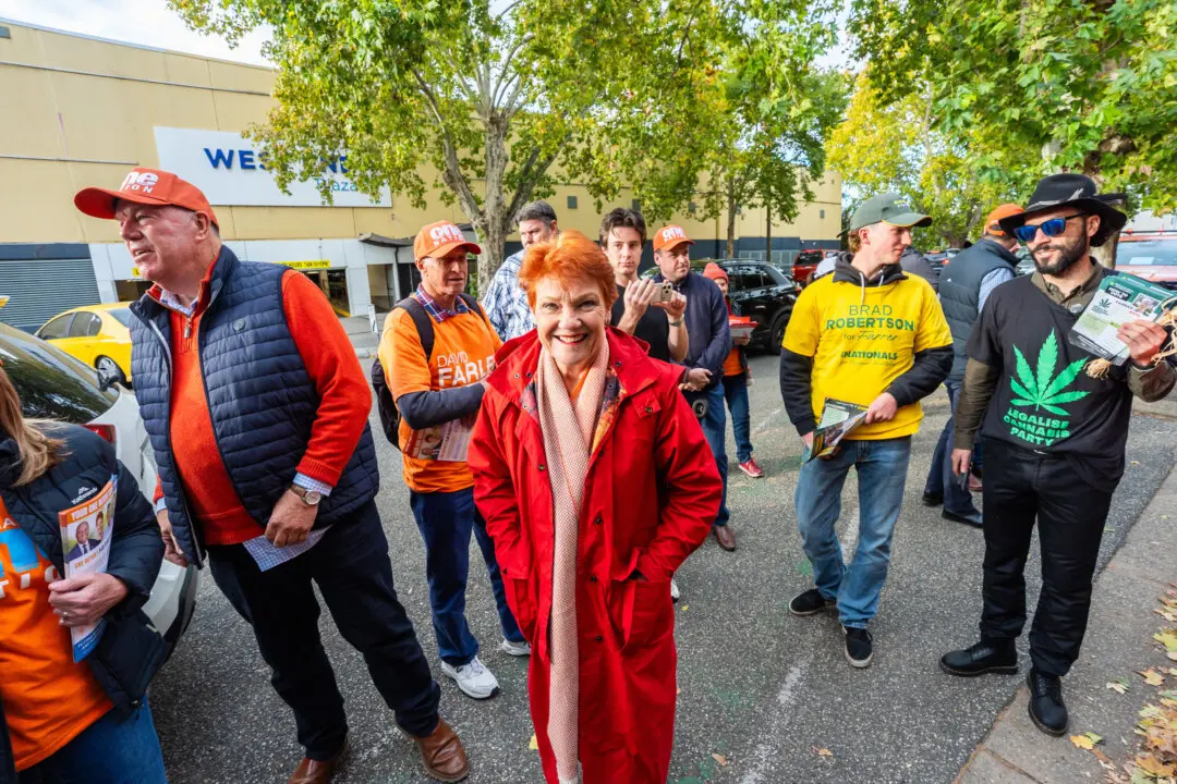 Hanson Says She Will ‘Shake the Hand’ of Volunteer Who Clashed With Liberal Senator