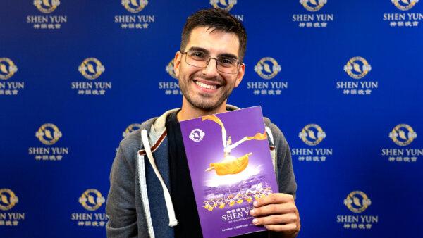 Shen Yun Transports Journalist on Emotional Journey