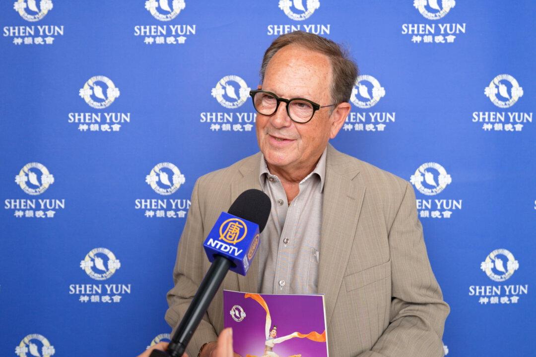At Shen Yun in Paris, Former CFO Finds ‘Inner Peace’