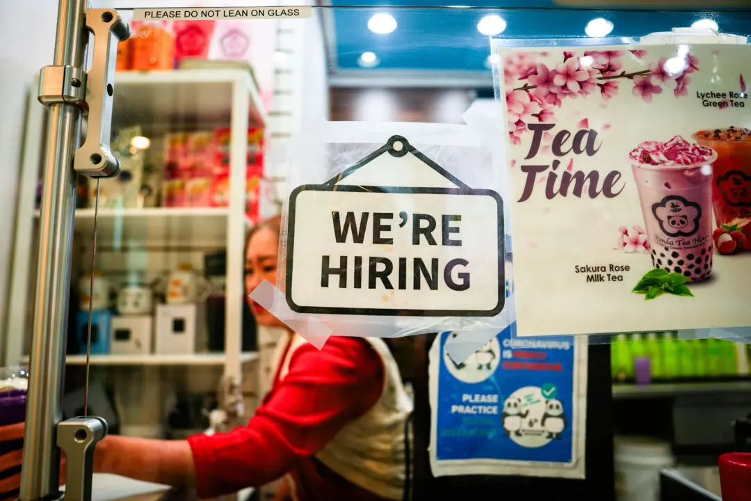 US Economy Adds 115,000 Jobs in April, Beating Market Estimates