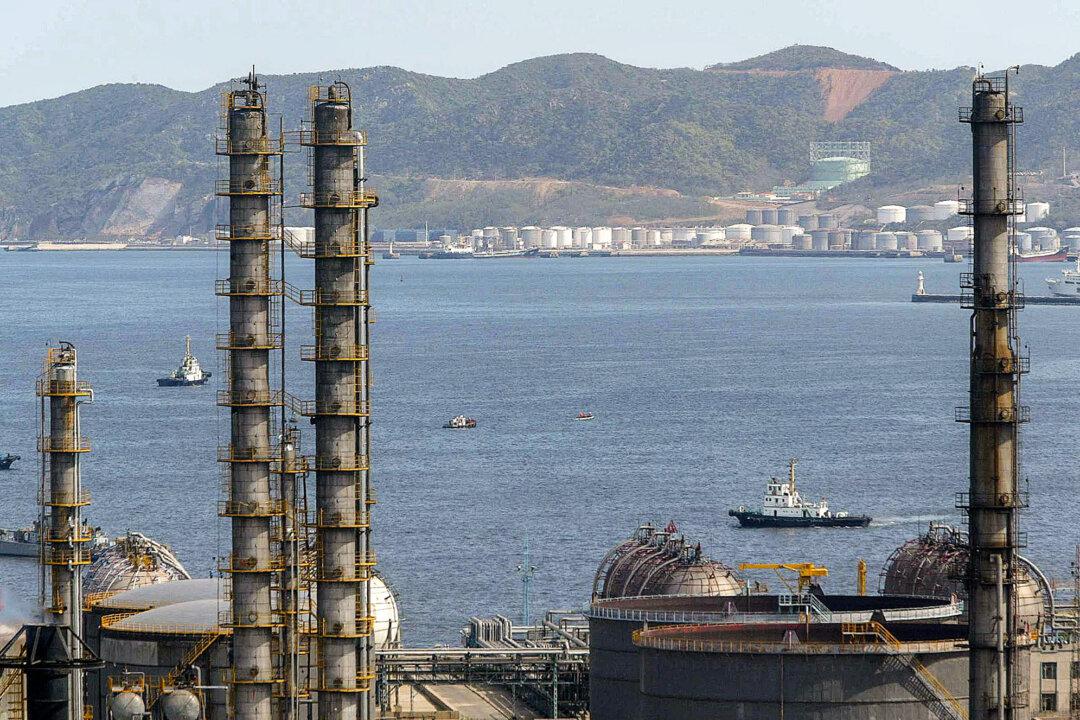 The Dalian Petrochemical Plant (foreground) sits near Dalian Bay in Dalian, Liaoning Province, China, on May 8, 2002. The U.S. Treasury has sanctioned Hengli Petrochemical (Dalian) Refinery Co. (Hengli) and warned two Chinese banks of potential secondary sanctions for supporting the Iranian regime. (Frederic J. Brown/AFP via Getty Images)