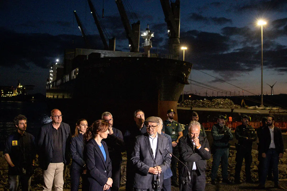 WHO Says Hantavirus Risk Is Low as Passengers Prepare to Leave Ship