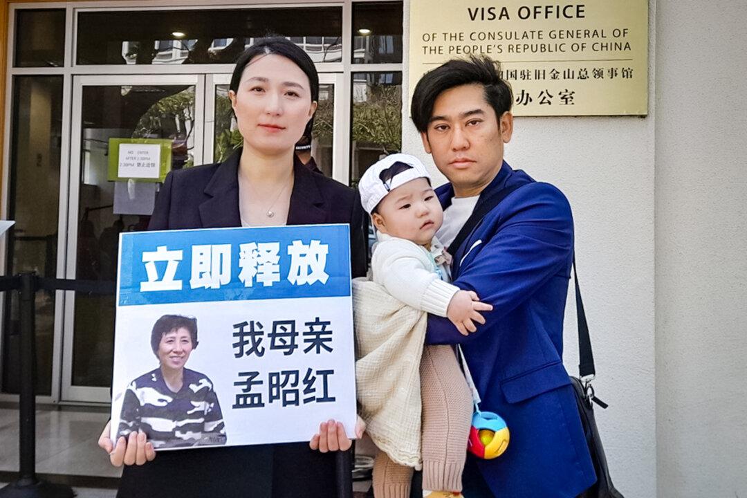 Doria Liu, accompanied by her husband and son, calls for the release of her detained mother, Meng Zhaohong, in front of the Consulate General of the People’s Republic of China in San Francisco on June 19, 2023. (Yu Yuan/The Epoch Times)
