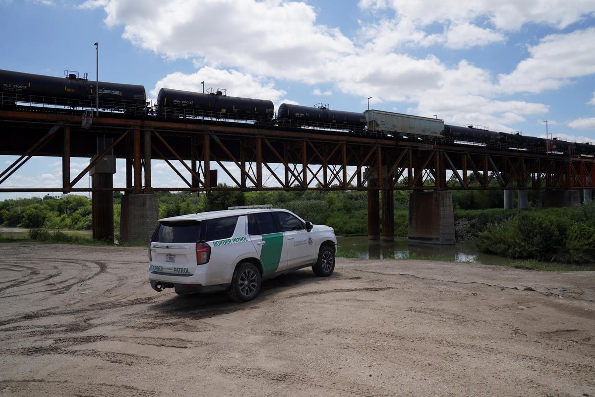 Heat Stroke Is Suspected Among 6 Found Dead in a Shipping Container at a Rail Yard Near Texas Border