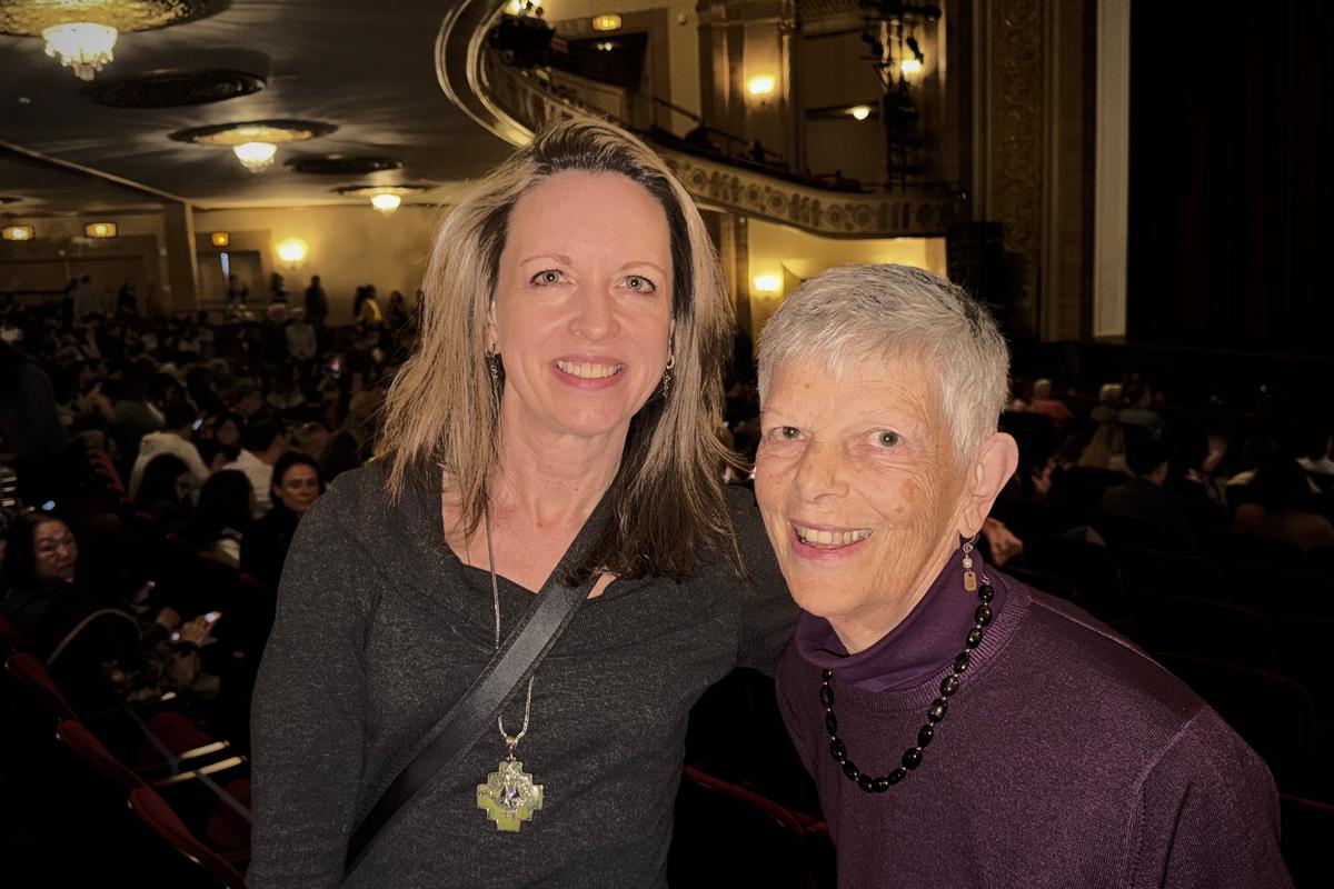 ‘It’s Beautiful’: Daughter Gifts Shen Yun to Her Mother on Mother’s Day