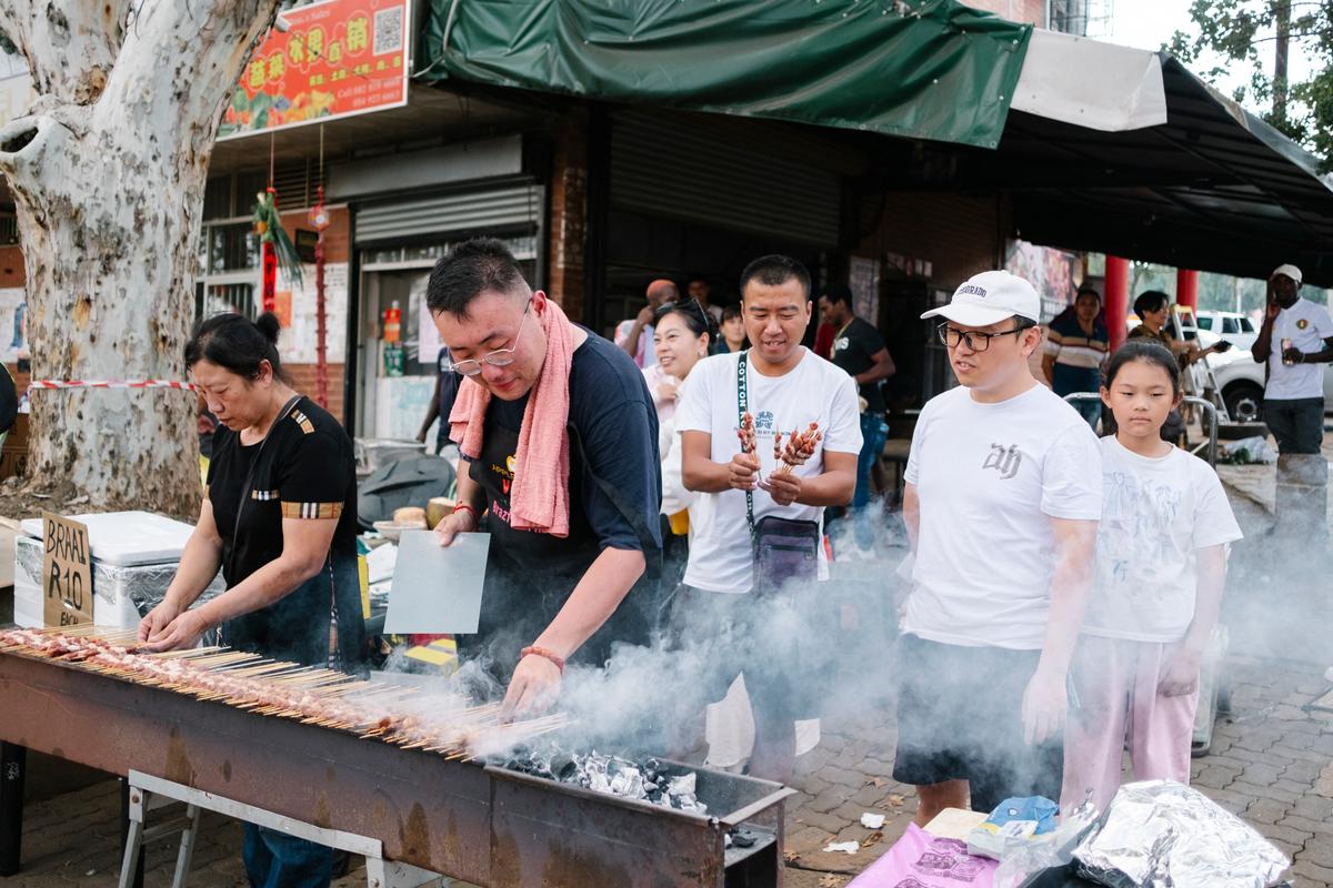 University Graduates Among 4,000 Vying for Spots at China’s First Barbecue Academy