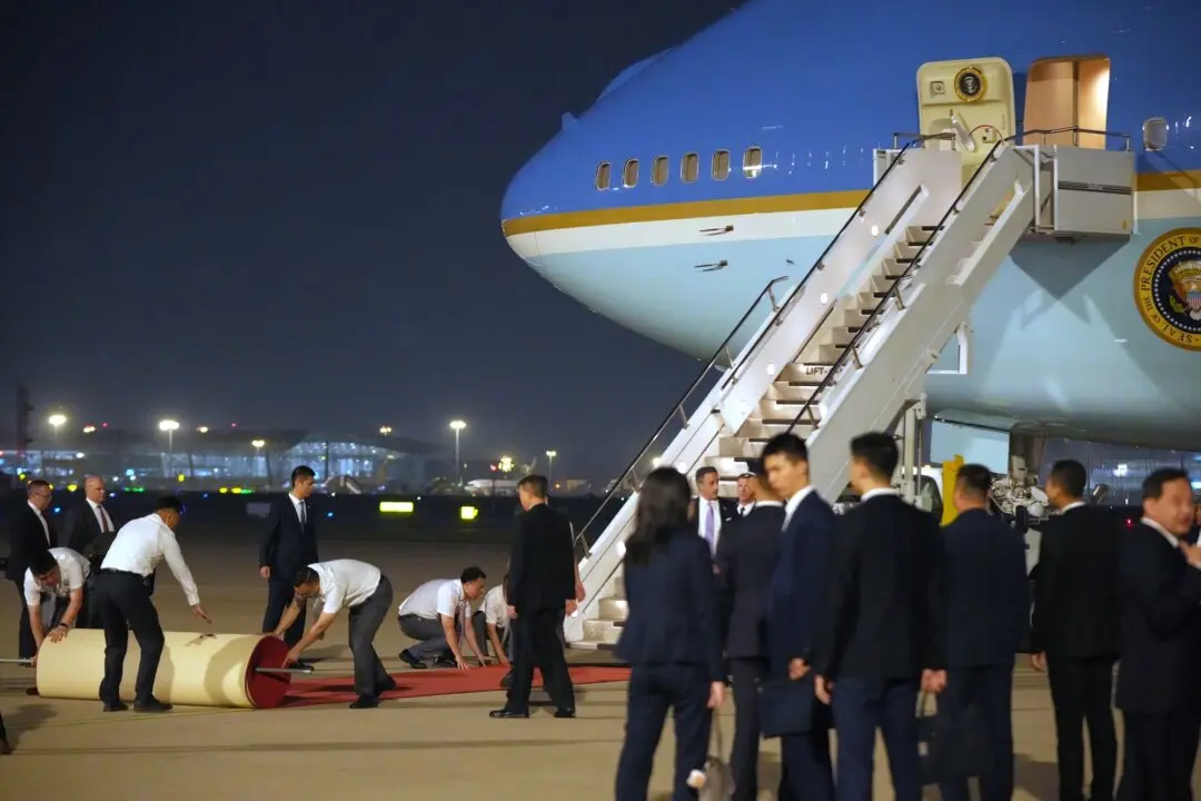 Trump Lands in China for Meeting With Xi Jinping