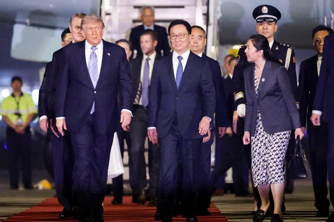Trump Arrives in Beijing for High-Stakes Summit Amid Taiwan, Iran Tensions