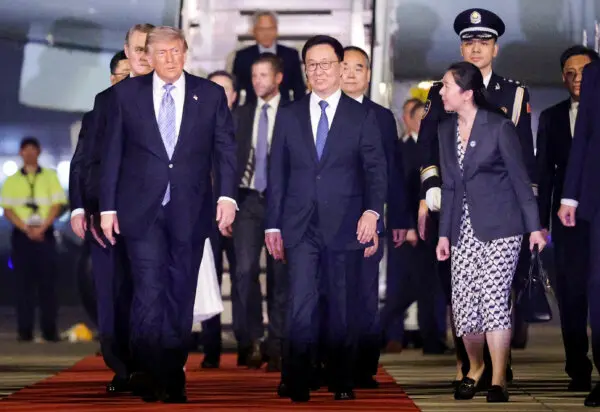 Trump Lands in China for Meeting With Xi; Alex Murdaugh’s Murder Convictions Overturned