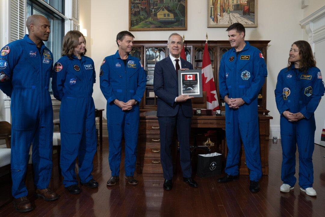 Hansen, Artemis II Crew Talk About Future Space Missions in Ottawa