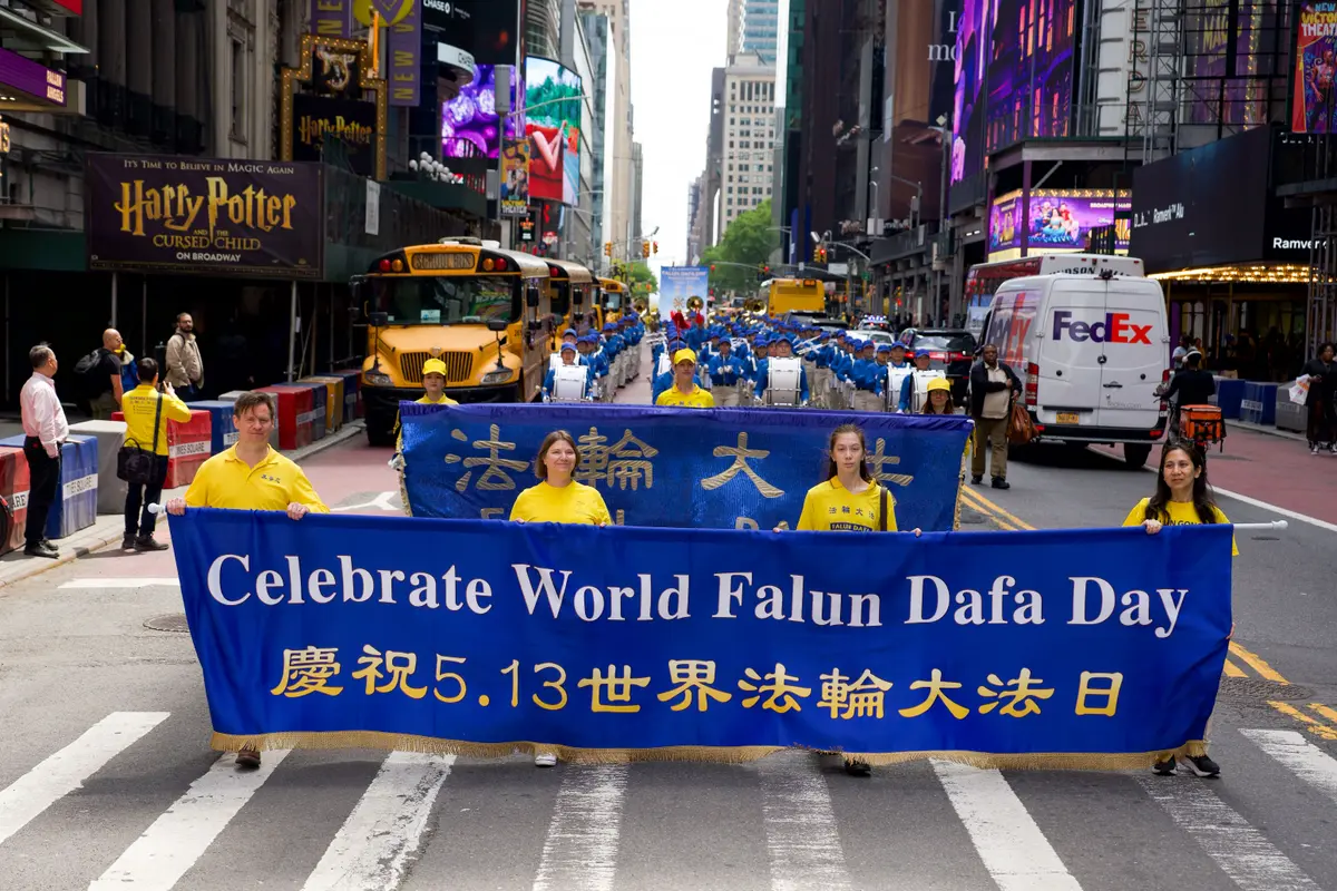 Thousands Parade Through Manhattan to Celebrate World Falun Dafa Day