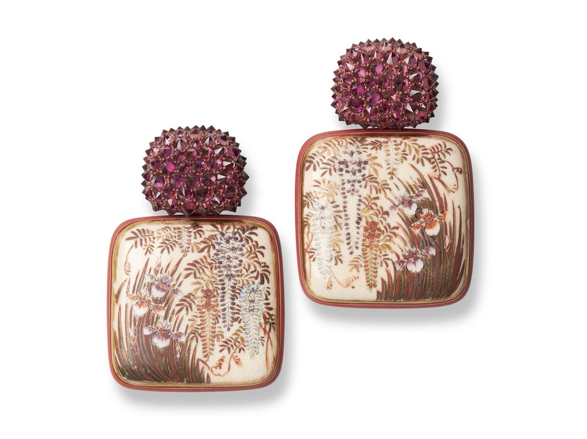 Hemmerle earrings, 2026. Umba Sapphires, burnt copper, white gold; 2 ¼ inches by 1 ½ inches. (Hemmerle Munich)