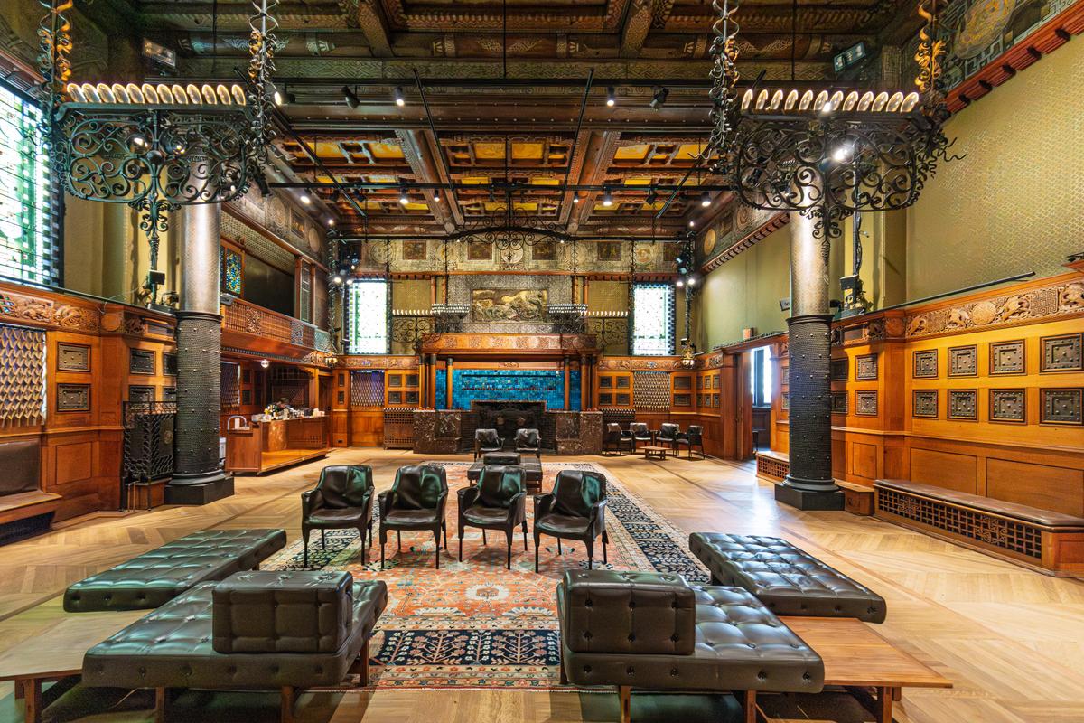 The Veterans Room inside the Park Avenue Armory is the most significant intact interior by Louis C. Tiffany and Co., Associated Artists. (<a title="User:Kzirkel" href="https://commons.wikimedia.org/wiki/User:Kzirkel">Kenneth C. Zirkel</a>/<a title="Category:CC-BY-SA-4.0" href="https://commons.wikimedia.org/wiki/Category:CC-BY-SA-4.0">CC-BY-SA-4.0</a>)
