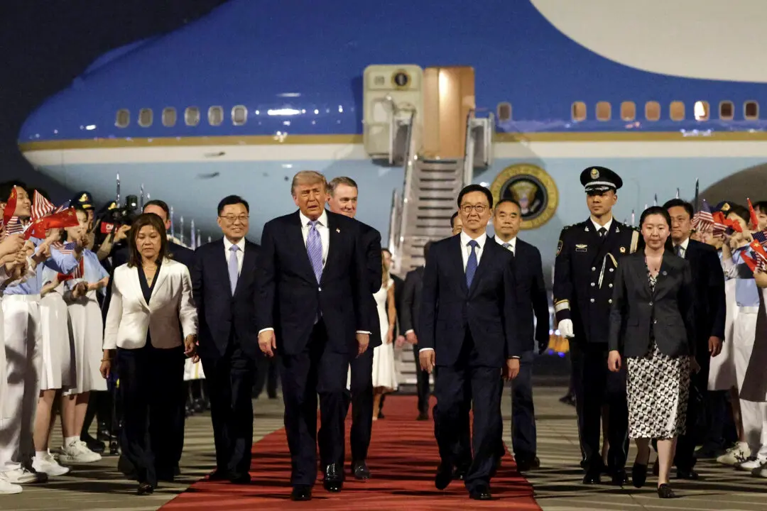 Trump to Meet Xi for High-Stakes Summit in Beijing