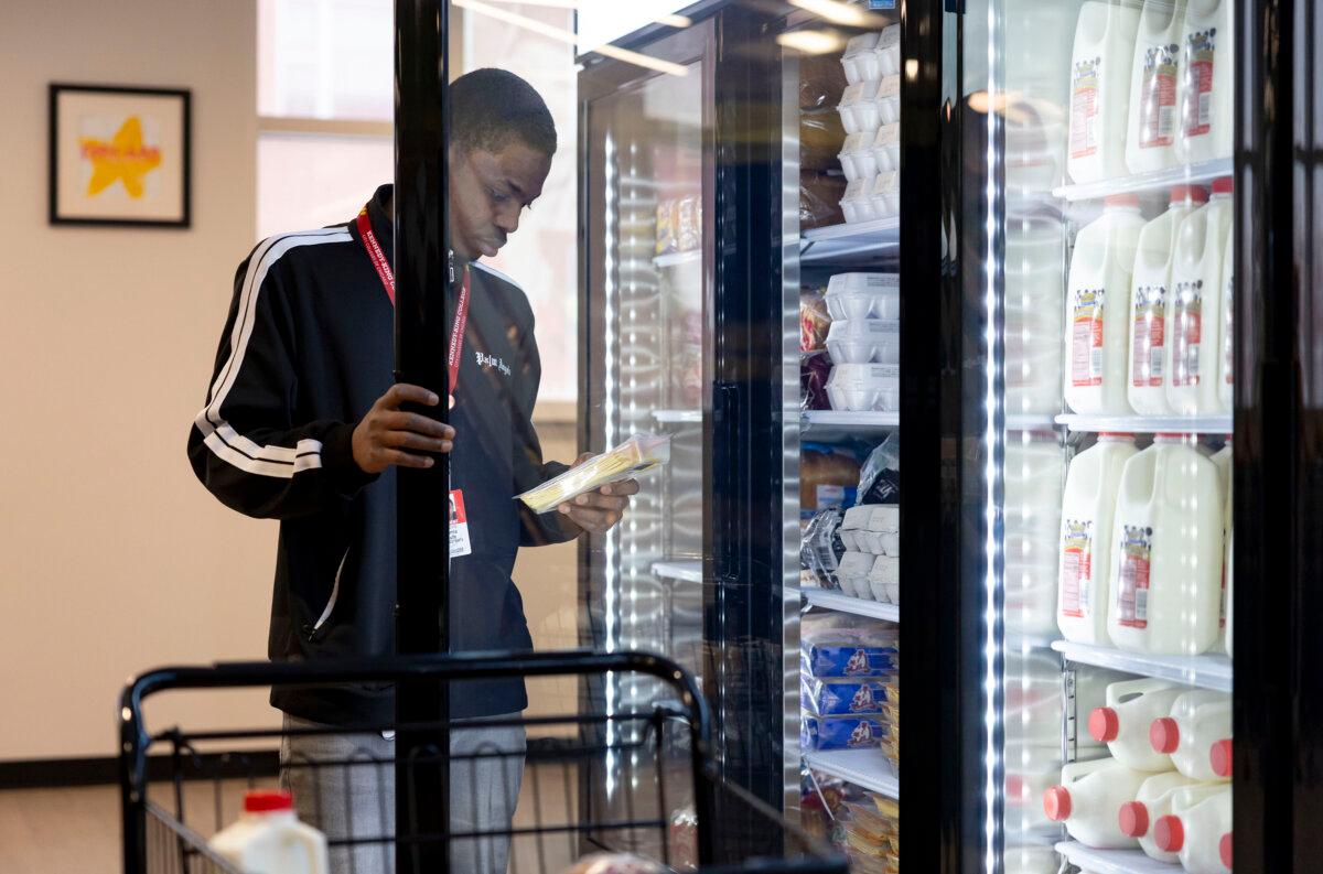 Kennedy-King College student Komla Kufe shops Wednesday, Feb. 4, 2026, at the Statesmen Market, an expanded on-campus food pantry in Chicago’s Englewood neighborhood. (Brian Cassella/Chicago Tribune/TNS)