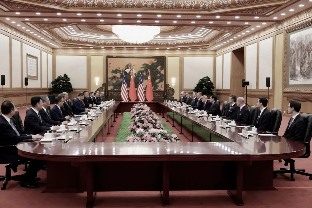Trump Holds High-Stakes Meeting With Xi in Beijing