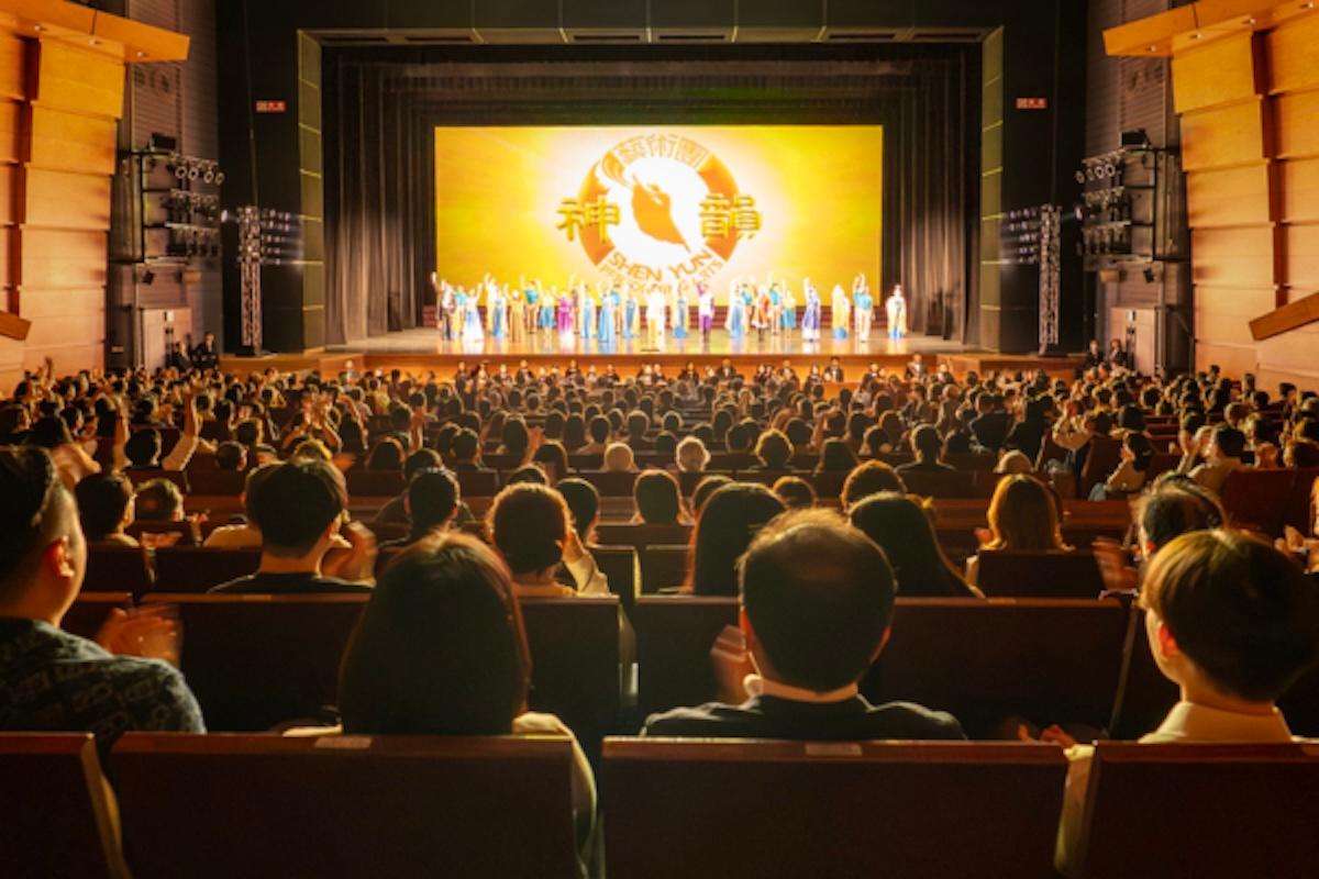 Chinese Tourist in Tokyo: Shen Yun Conveys Wisdom, Power, and Positive Energy