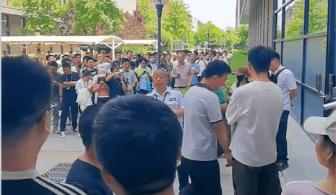 Huawei Contractor Hit by Worker Protest as China Tech Firms Face Growing Pressure