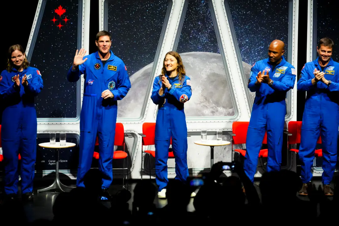 Artemis II Crew Gets Hero’s Welcome at Canadian Space Agency Headquarters in Quebec
