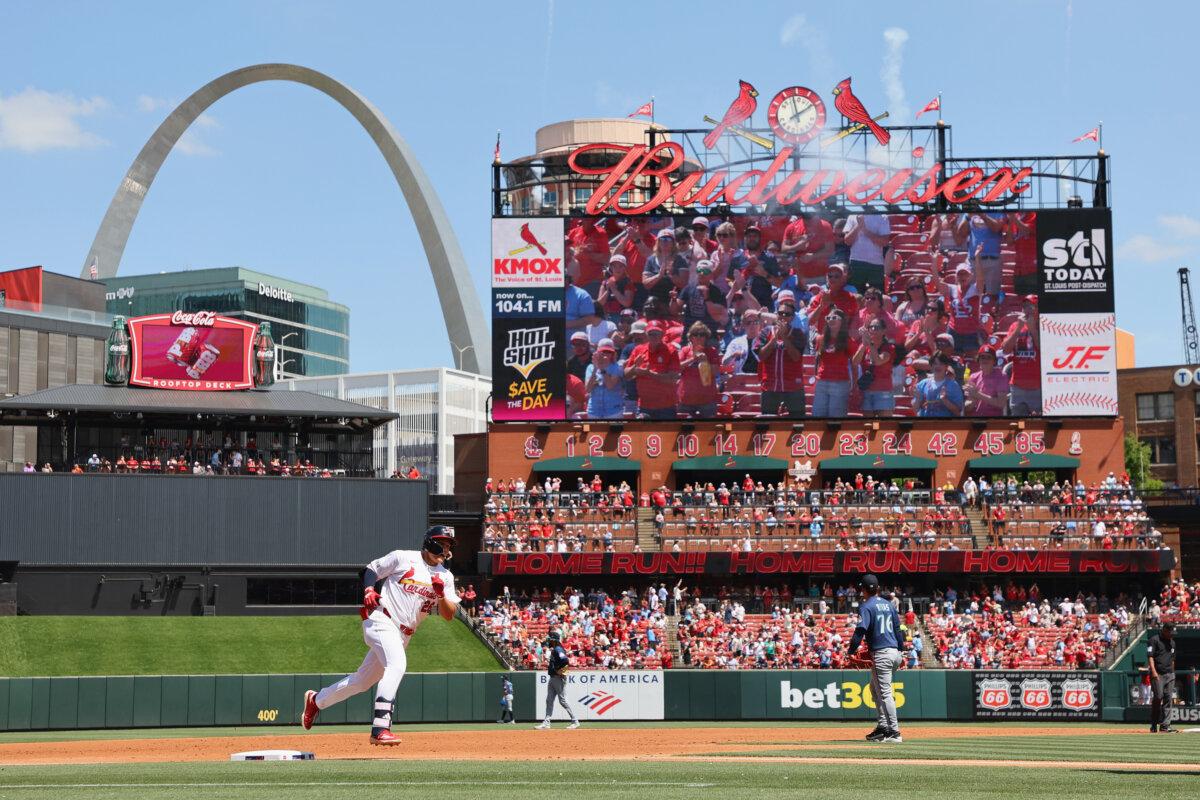 JJ Wetherholt of the Cardinals rounds third base after hitting a solo home run against the Seattle Mariners at Busch Stadium in St. Louis on April 26, 2026. (Dilip Vishwanat/Getty Images)