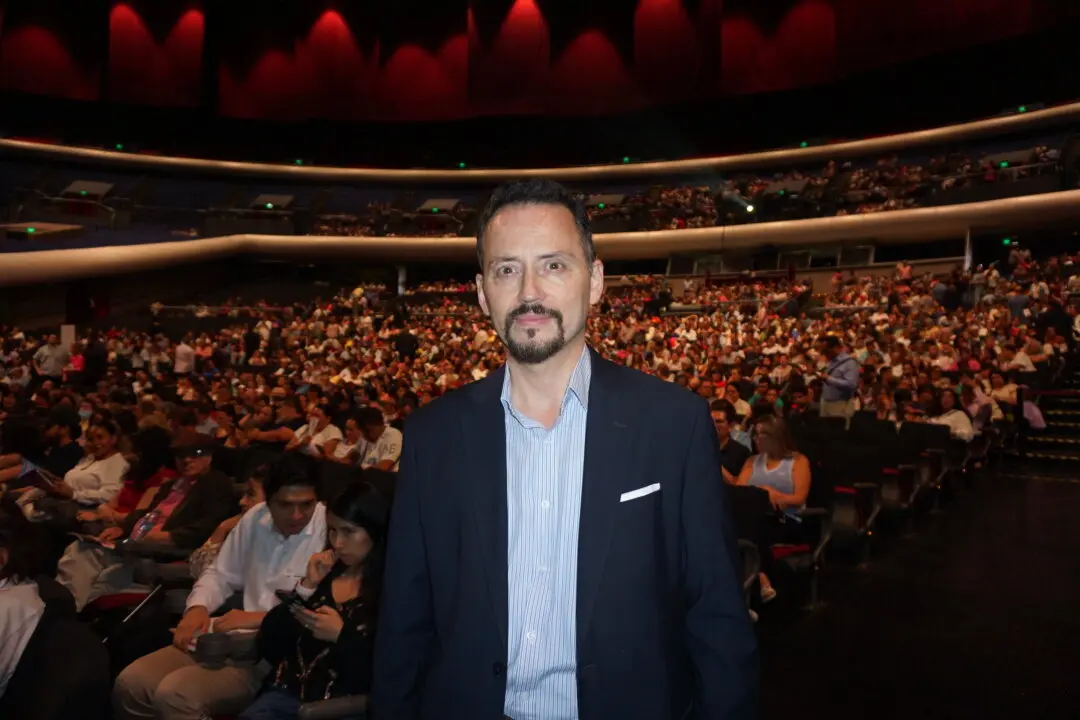 Mexican Political Commentator Praises Shen Yun for Combating Tyranny ‘Through Art and Poetry’