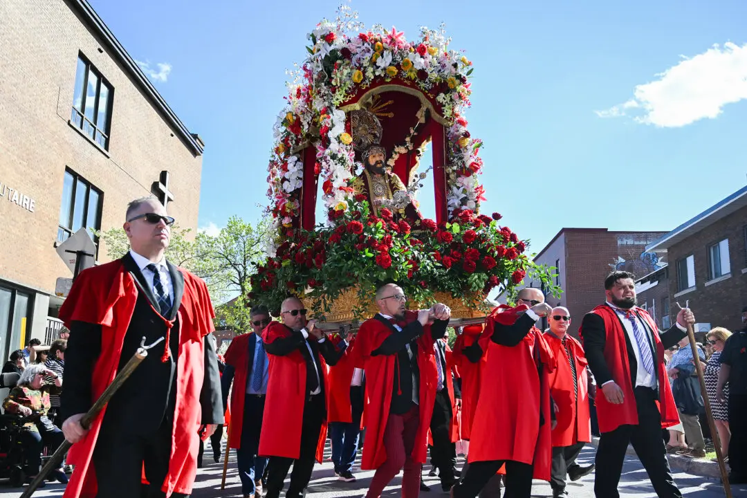 Portuguese Procession Held in Montreal Despite Permit Refusal