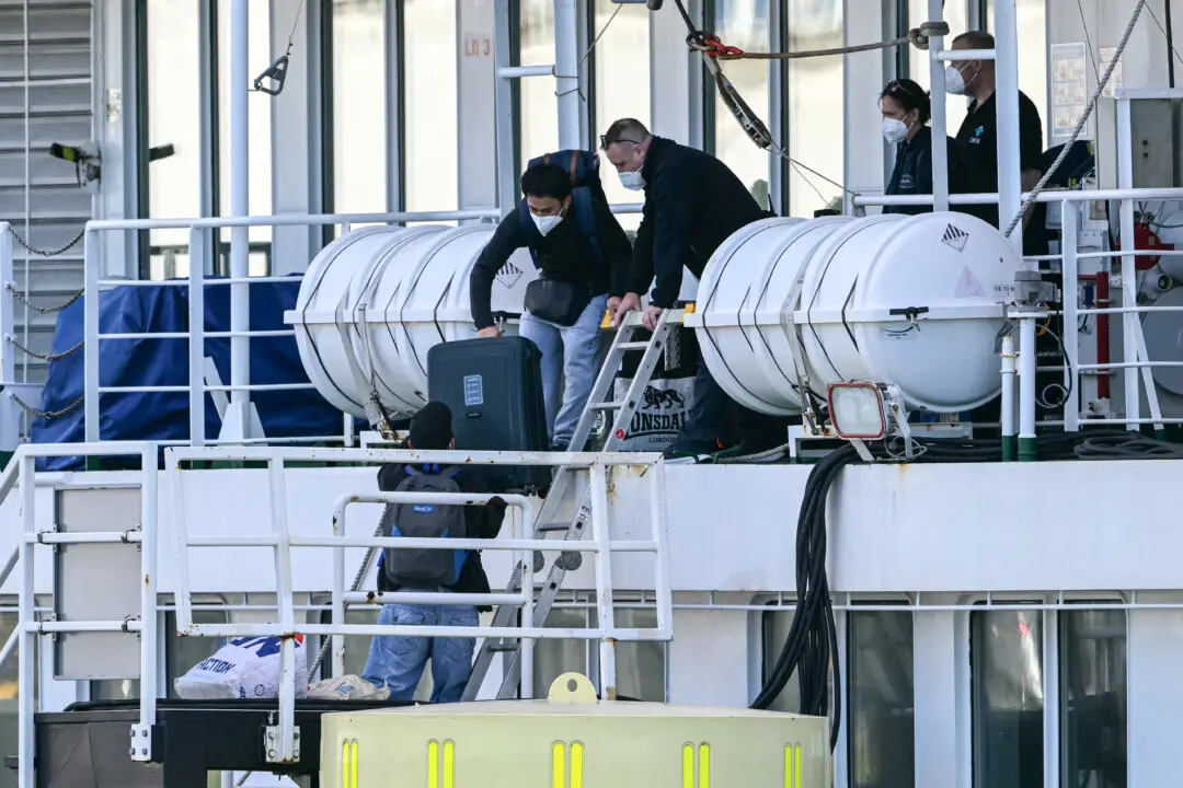 CDC Orders Quarantine for 2 Passengers From Hantavirus-Hit Cruise Ship