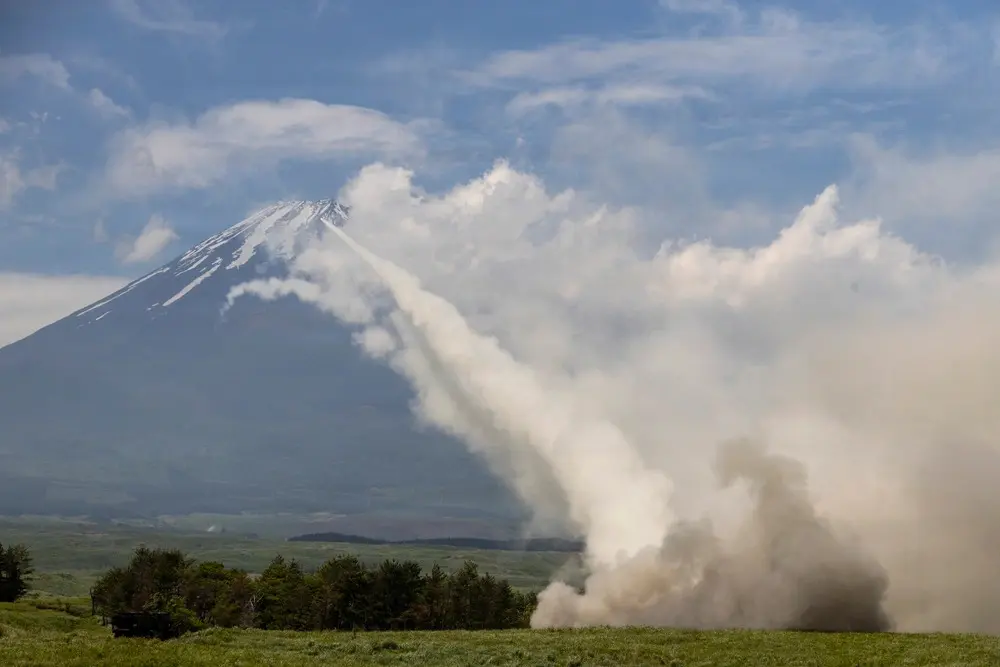 US Marines Fire HIMARS Near Mount Fuji as Pacific Allies Expand Mobile Missile Capabilities