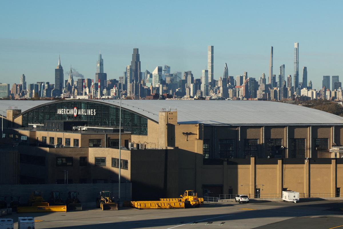 Sinkhole Shuts Down Runway at New York LaGuardia Airport