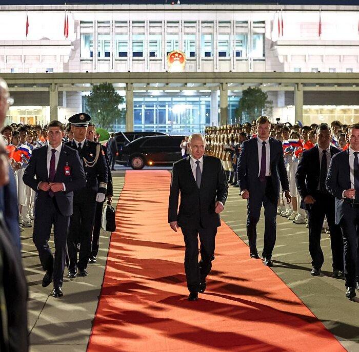 Putin-Xi Summit Signals Mutual Dependence Amid US Pressure While Discord Remains: Analysts