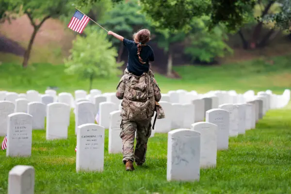 Day in Photos: Memorial Day Preparations, Starship V3 Launch, and Allied Forces Exercise