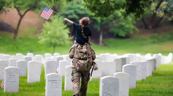 Trump to Take Part in Memorial Day Ceremony; Trump: No Rush to Make a Deal with Iran | NTD Good Morning (May 25)