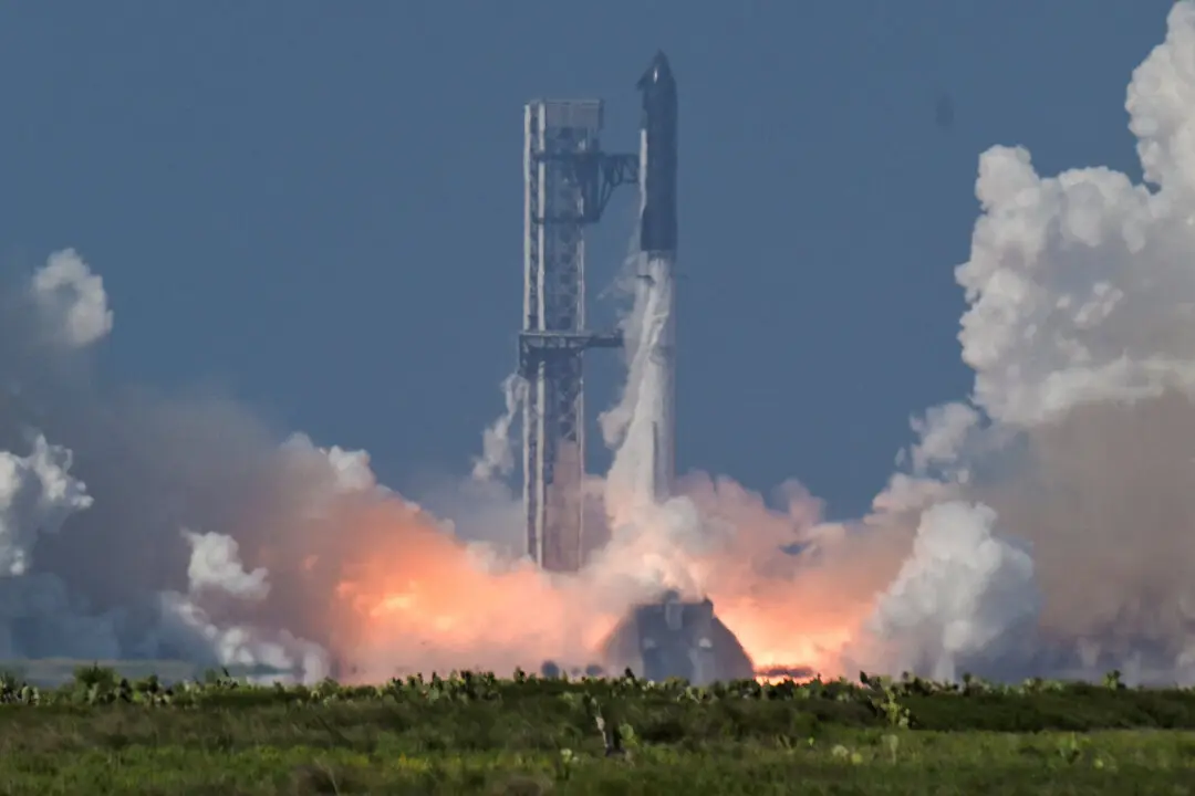 SpaceX’s Starship Flight Hits Most Targets in Pre-IPO Test
