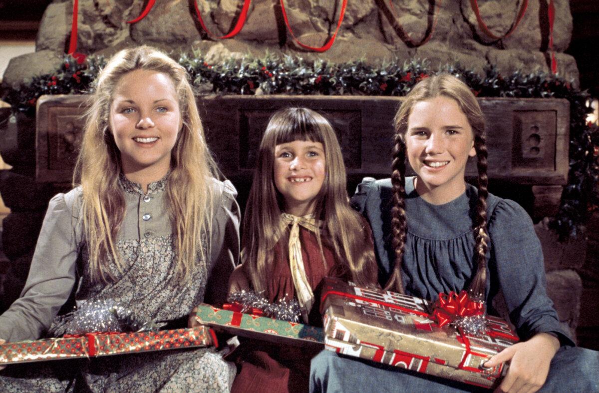 (L–R) The Ingalls children: Mary (Melissa Sue Anderson), Carrie (Linsey and Sidney Greenbush), and Laura (Melissa Gilbert), in the television series, “Little House on the Prairie.” (NBC Television /MovieStillsDB)