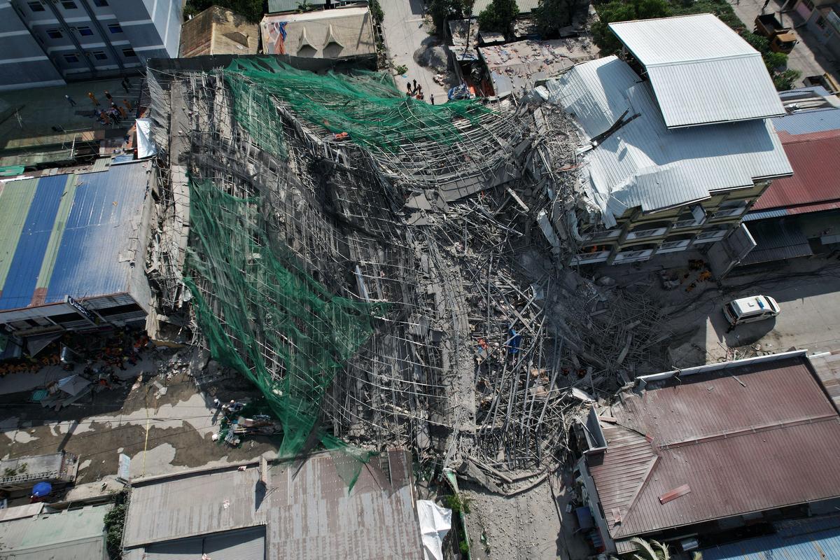 Building Under Construction in Philippines Collapses, Leaving 1 Dead and 21 Trapped