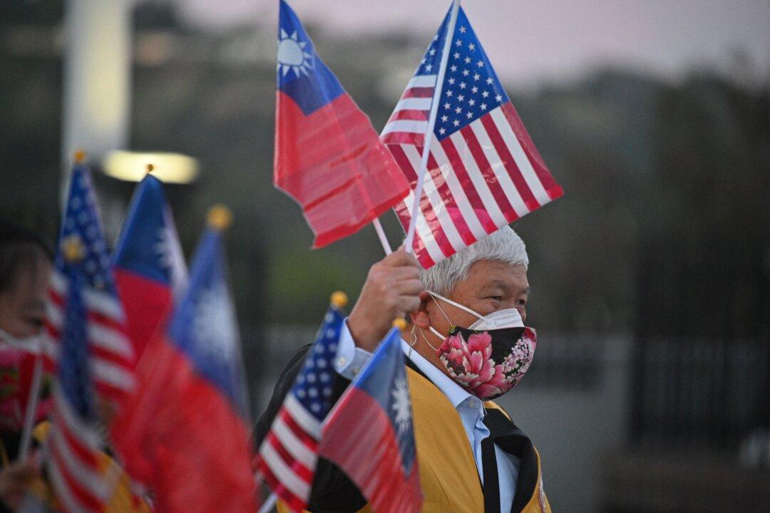 Trump’s Stance on Taiwan Unchanged Despite Slow Arms Sale