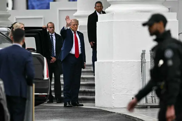 Trump Visits Walter Reed for Medical Exam; Alabama GOP-Favored Redistricting Plan Blocked