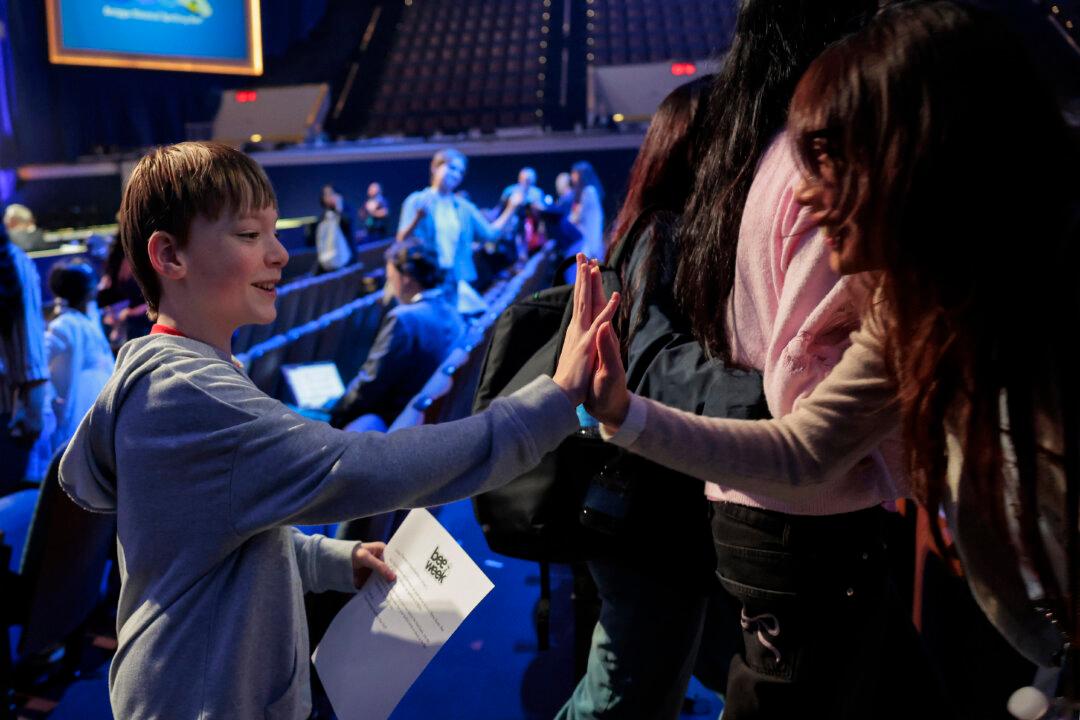 WASHINGTON, DC - MAY 27: Audience members greet and celebrate spellers who have advanced to the Semifinals of the Scripps National Spelling Bee at Constitution Hall on May 27, 2026 in Washington, DC. A total of 247 spellers, ranging in age from 9 to 15, are competing throughout the week in the 2026 Scripps National Spelling Bee. (Photo by Heather Diehl/Getty Images)