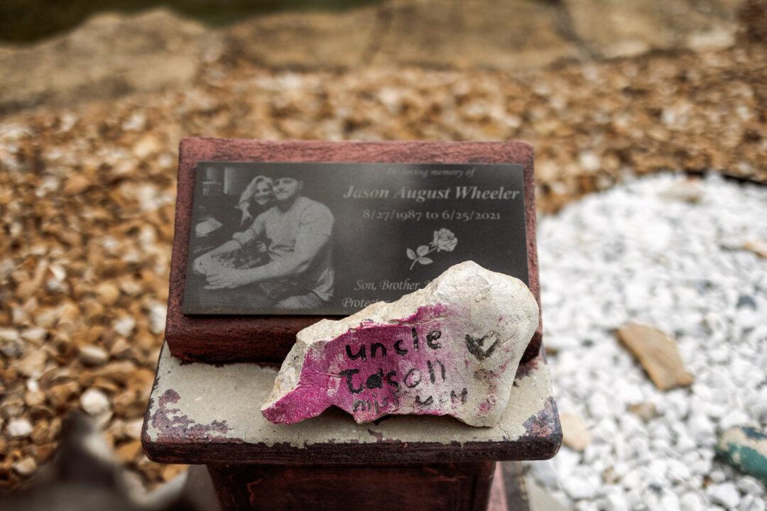 (Top) A baseball bat belonging to Jason Wheeler is displayed in Lee’s Summit, Mo., on May 23, 2026. Wheeler, who played baseball and football in college, died at age 33 from fentanyl. (Bottom) A memorial garden for Jason Wheeler at the home of Storm and Lance Dillenschneider in Lee’s Summit, Mo., on May 23, 2026. (Liz Davenport for The Epoch Times)