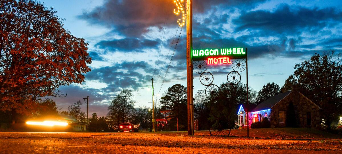 The Wagon Wheel Motel stands along Route 66 in Cuba, Missouri, shown on Nov. 8, 2025. (Christopher Reynolds/Los Angeles Times/TNS)