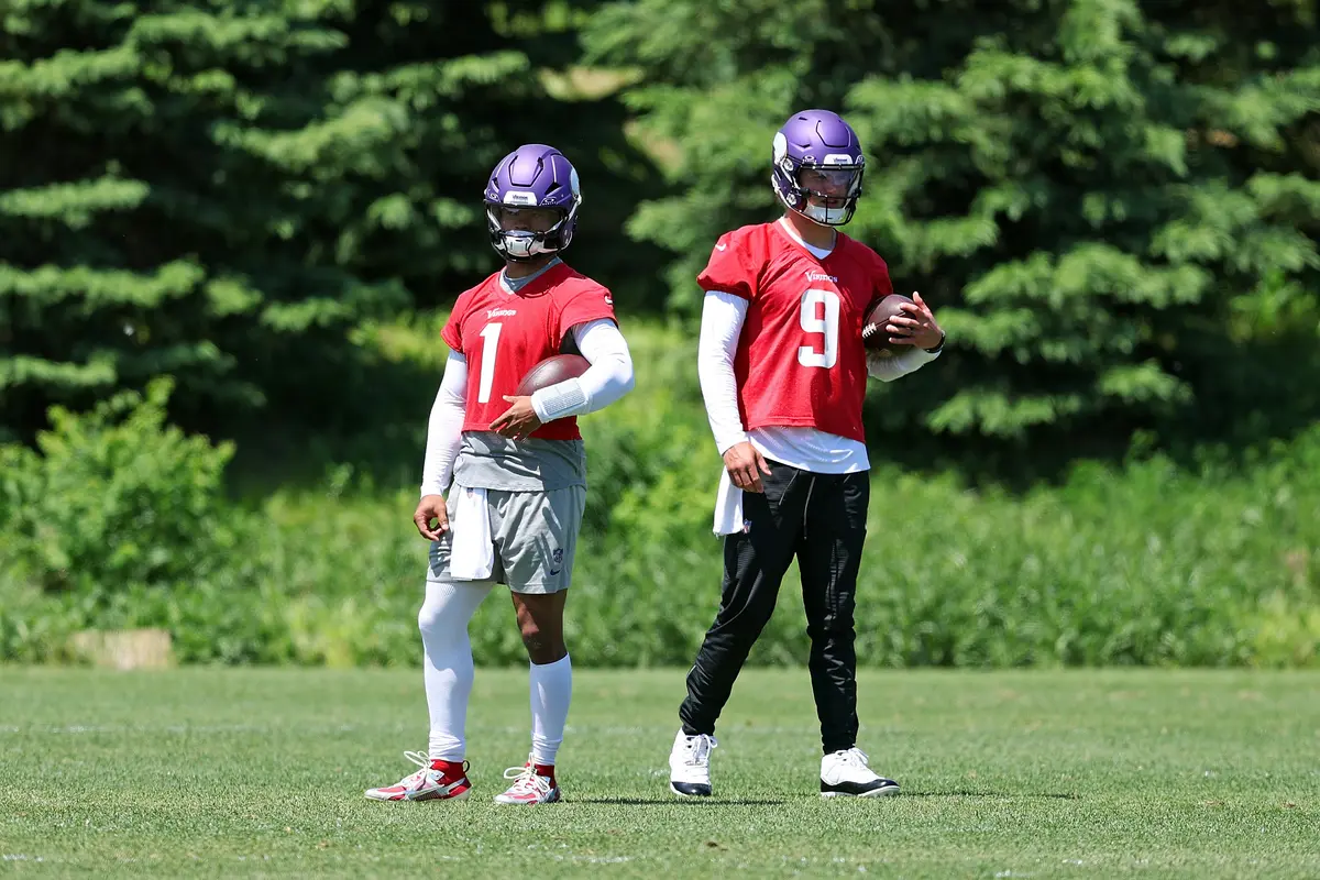 McCarthy Focusing on Himself, Murray Offering Guidance in Vikings’ QB Competition