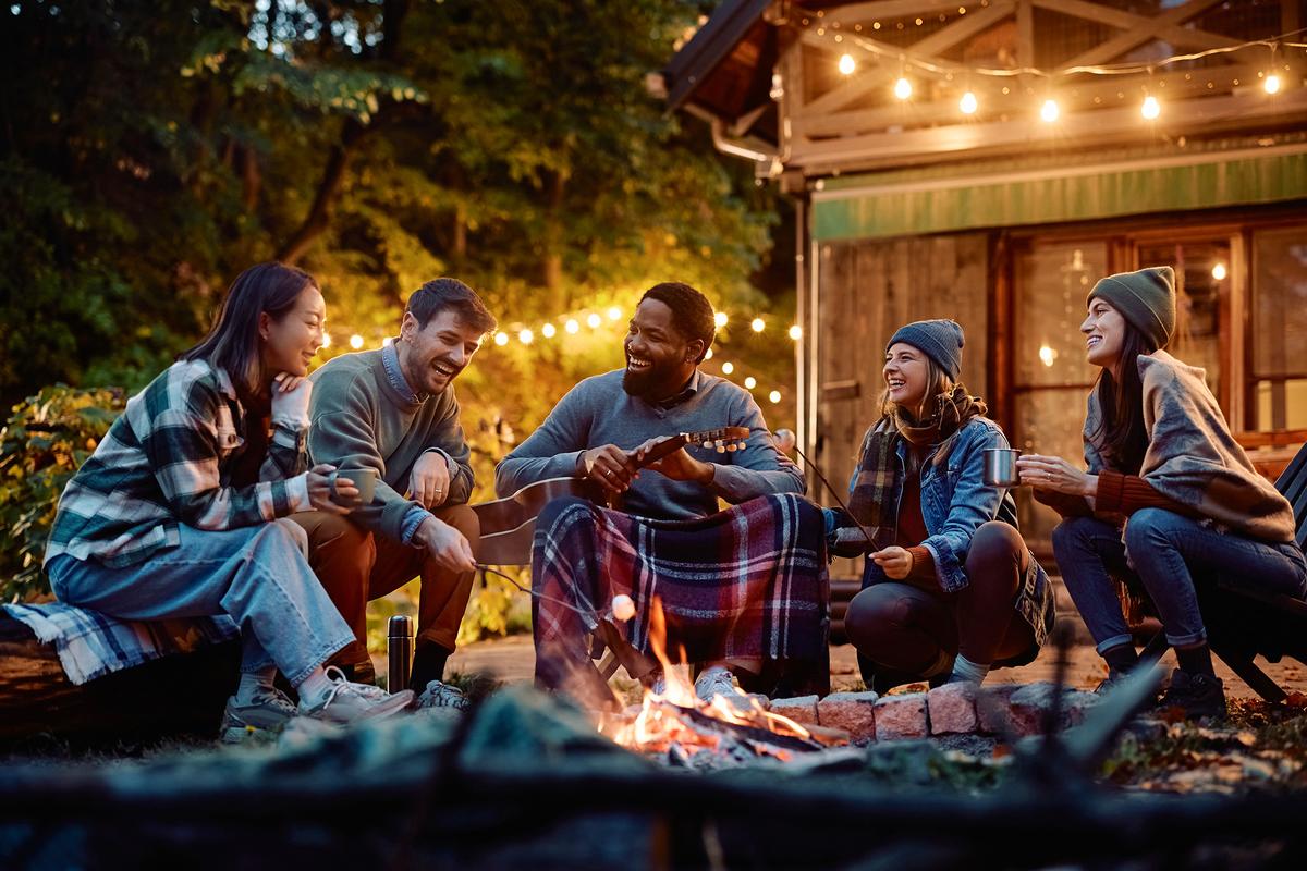 Casual gatherings of friends can create low-pressure environments where relationships naturally grow. (Drazen Zigic/Shutterstock)