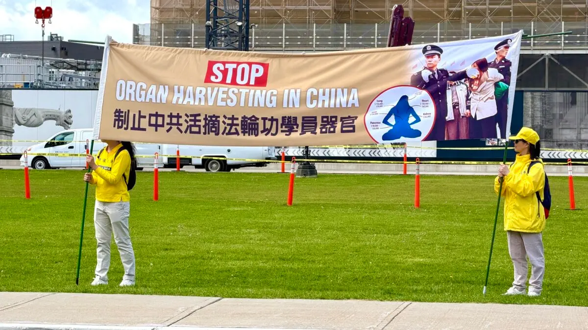 Falun Dafa practitioners call for China to end forced organ harvesting as Chinese Foreign Affairs Minister Wang Yi visits Ottawa, on Parliament Hill in downtown Ottawa on May 28, 2026. (The Epoch Times)