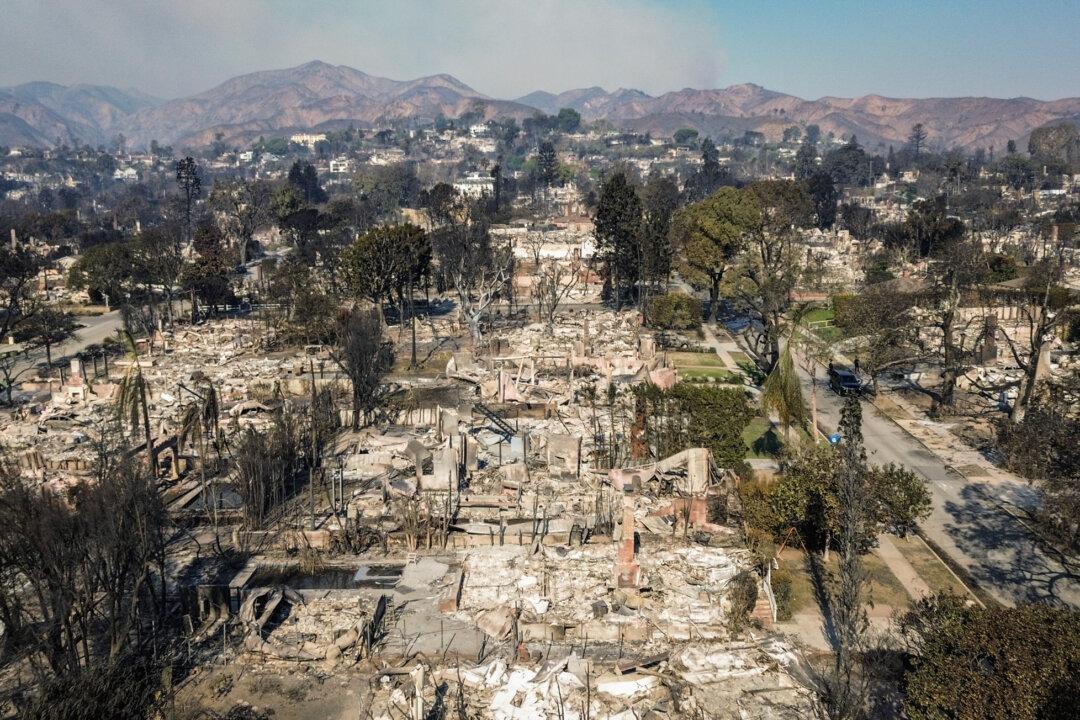 Destruction caused by the Palisades fires lines neighborhoods near Los Angeles, Calif., on Jan. 9, 2024. Mayoral candidate Spencer Pratt, who lost his home in the Palisades fire, has made the city's disaster response a centerpiece of his campaign. (John Fredricks/The Epoch Times)