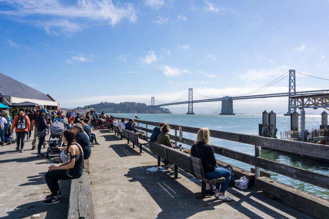 People enjoying the weather in San Francisco, in a file photo. (Crystal Shi/The Epoch Times)