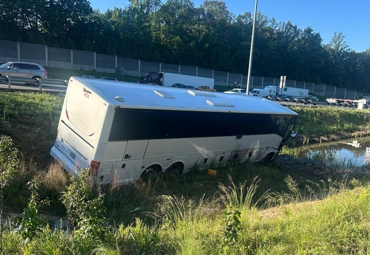 Crash Kills 5 in Virginia Including Family of 4 Traveling to Wedding; Bus Driver Charged