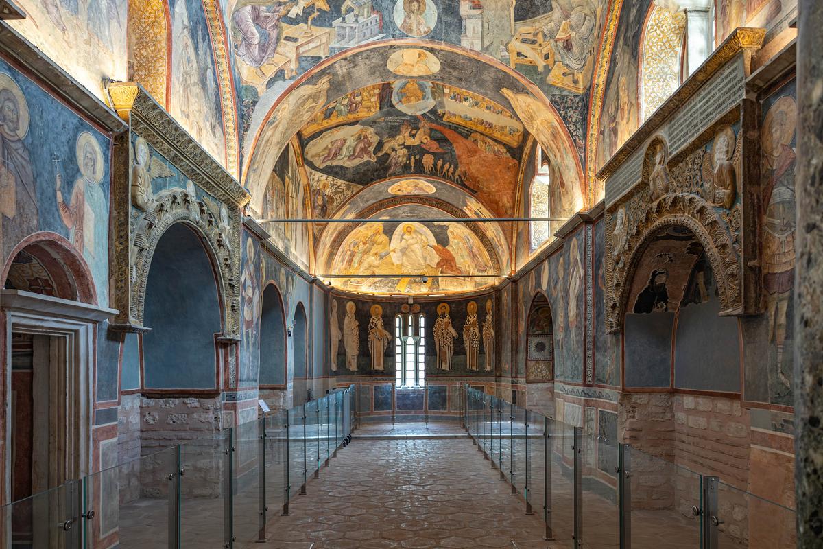 The Parekklesion is a narrow funerary chapel housing well-preserved Byzantine art, including full-figure portraits of martyrs and warrior saints. Originally built to shelter tombs, the chapel also served as a space for death and burial rituals. Four arched tomb recesses, known as arcosolia, are arranged in perfect symmetry along the length of the hallway, their balanced placement echoing the space’s solemnity. (ZMD-Design/Shutterstock)